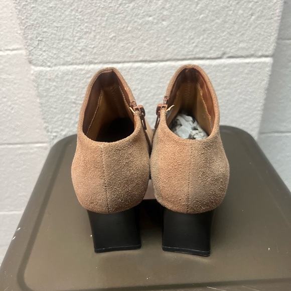 Chadwicks Camel Suede Ankle Booties. Size 9 - Picture 2 of 7